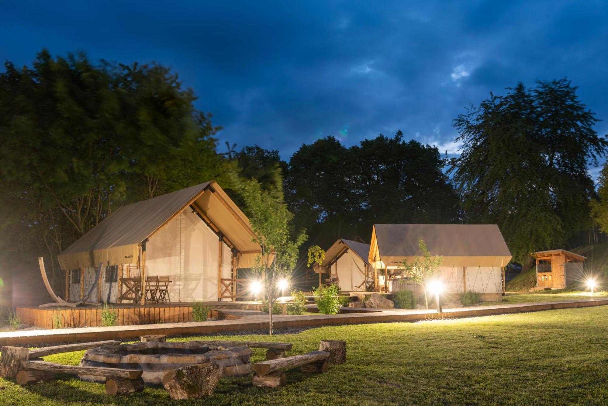 فندق Forrest Glamping Banská Štiavnica المظهر الخارجي الصورة