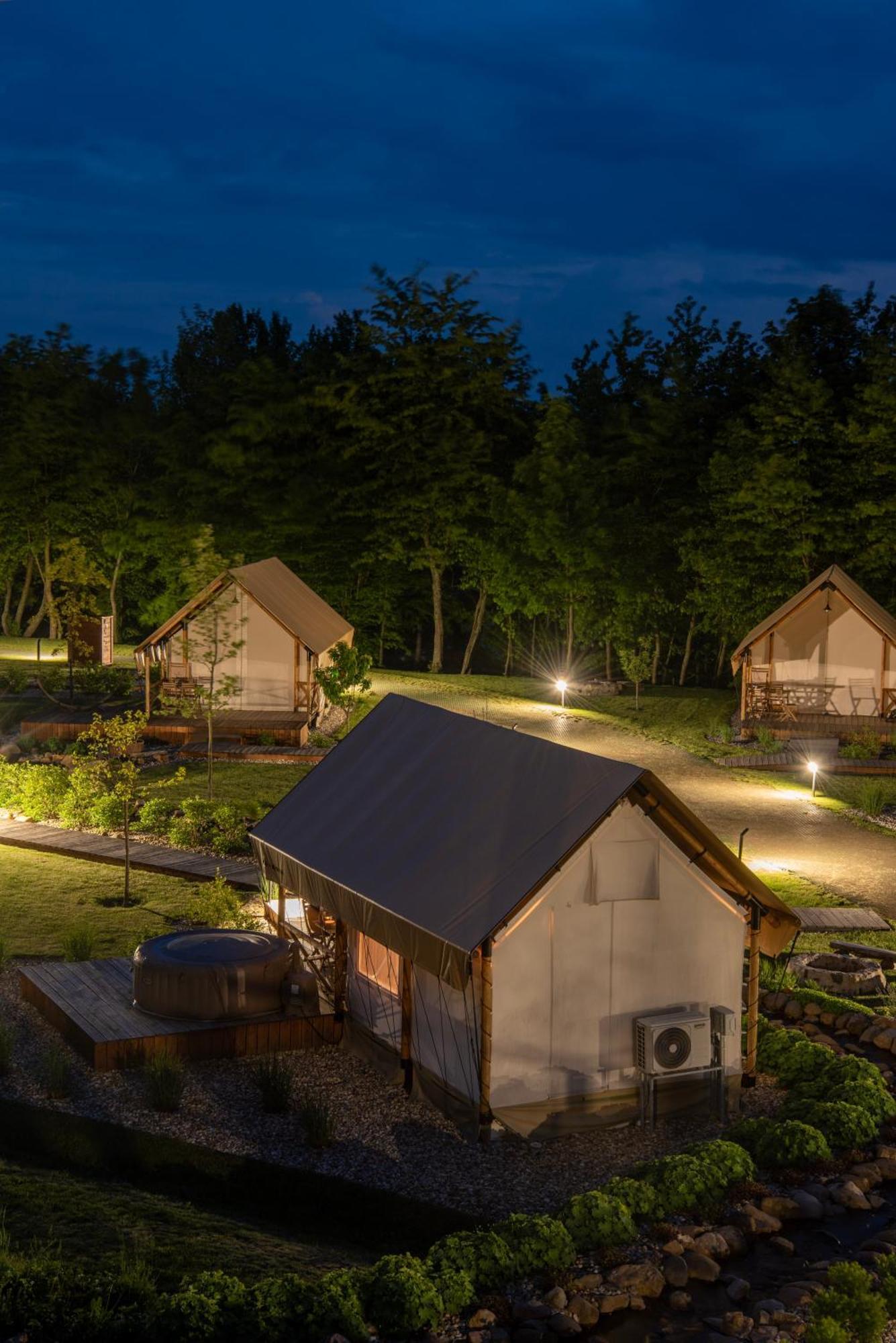 فندق Forrest Glamping Banská Štiavnica المظهر الخارجي الصورة