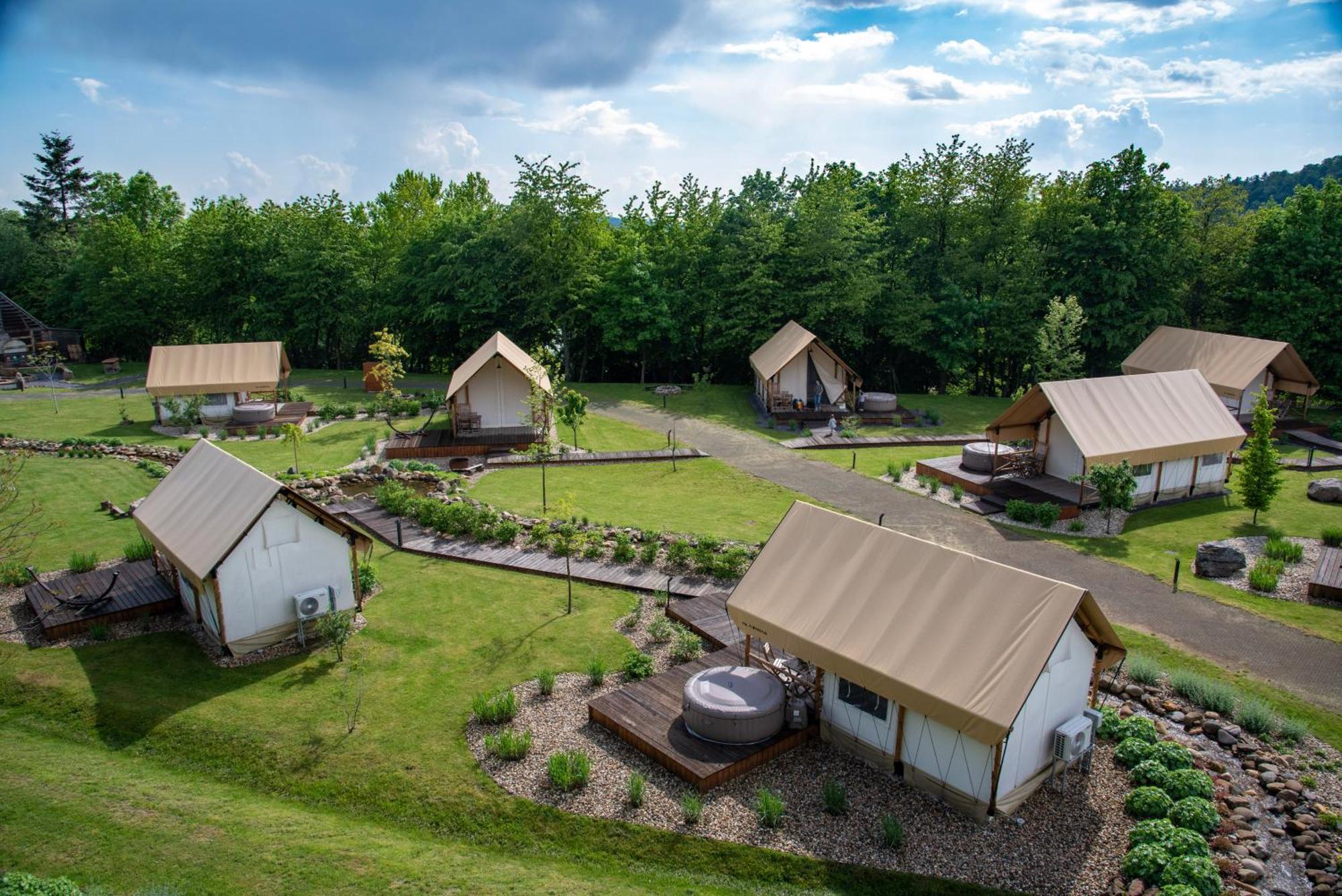 فندق Forrest Glamping Banská Štiavnica المظهر الخارجي الصورة